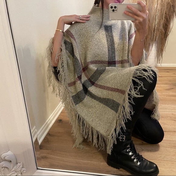 mrsalliexo Sweaters - Oh My Beauty Poncho Fringe Sweater